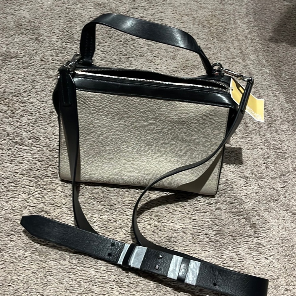 Michael Kors Medium Size Leather Tote. Cement/Black